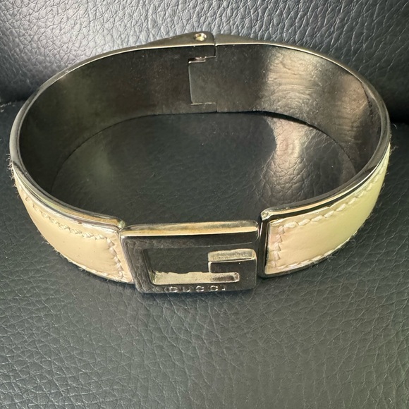 Gucci Vintage Silver Metal Beige Leather G Logo Bangle Bracelet - Picture 2 of 8